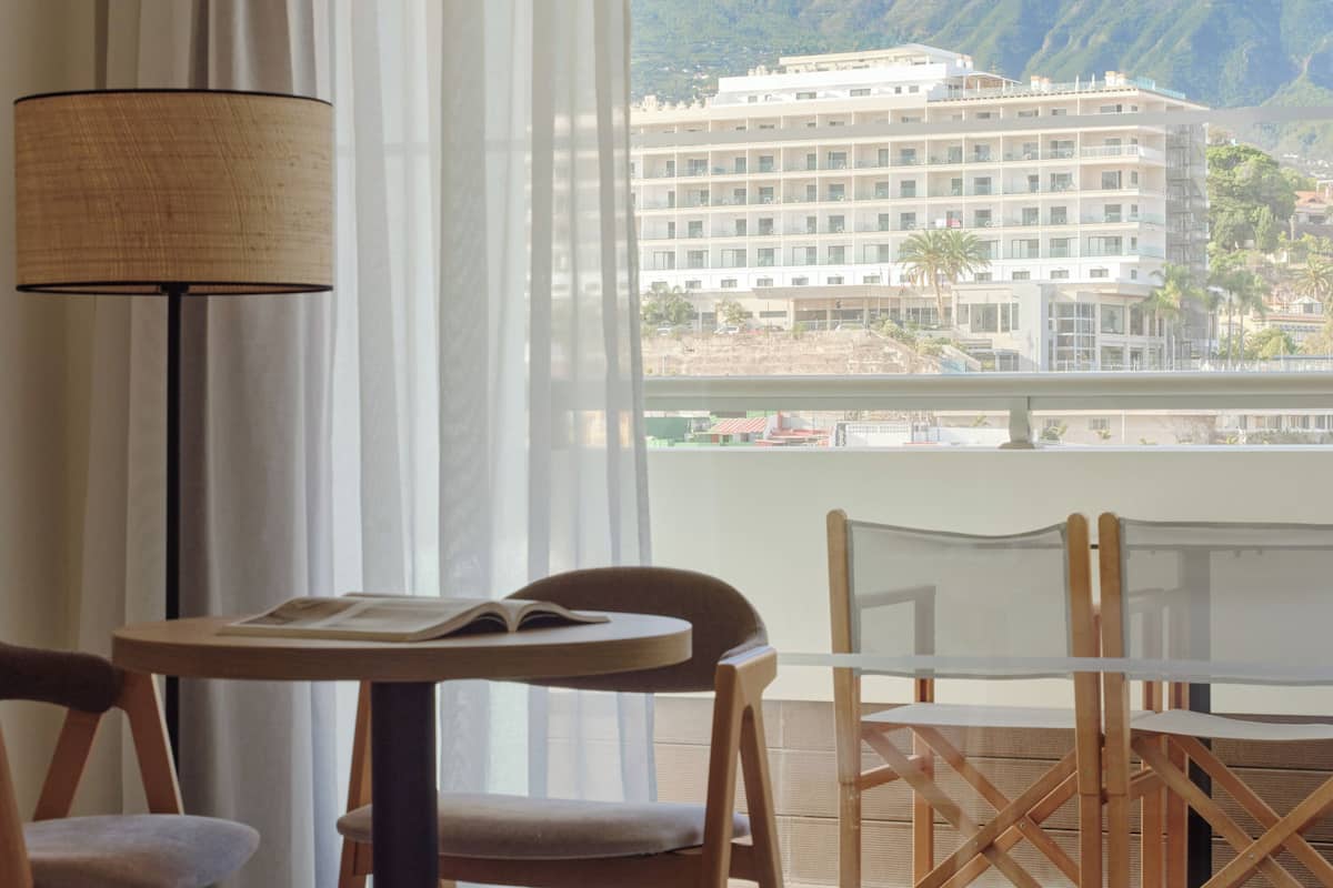 Premium bedding, down duvets, minibar, in-room safe