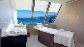 Sauna, hot tub, steam room
