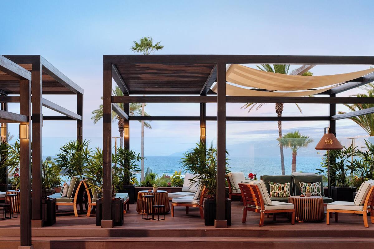 breakfast, dinner served; international cuisine, pool views