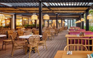 Breakfast, dinner served; international cuisine, pool views  - Meliá Costa Atlantis Tenerife (Puerto de la Cruz)