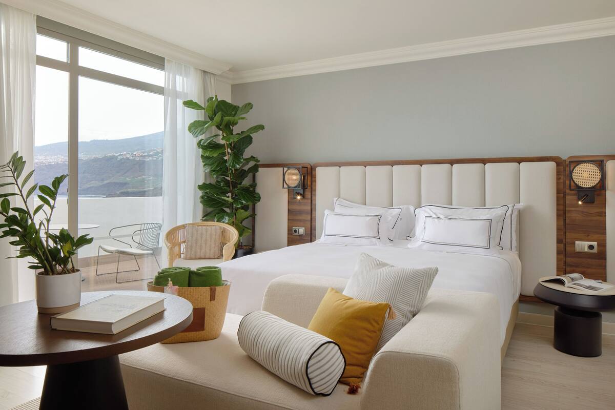 Premium bedding, down comforters, minibar, in-room safe