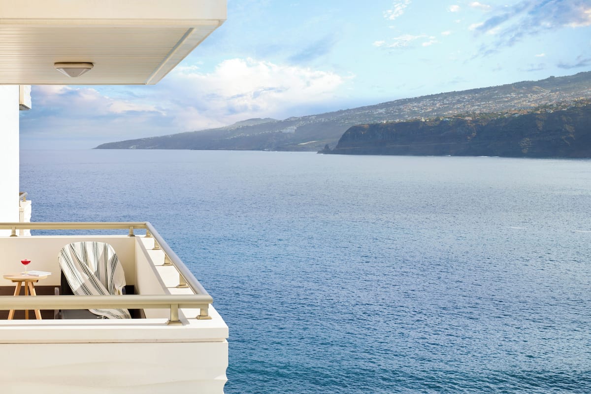 The Level Premium Frontal Sea View | Ropa de cama de alta calidad, edredón y minibar