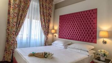 Zimmersafe, Schreibtisch, schallisolierte Zimmer, kostenloses WLAN