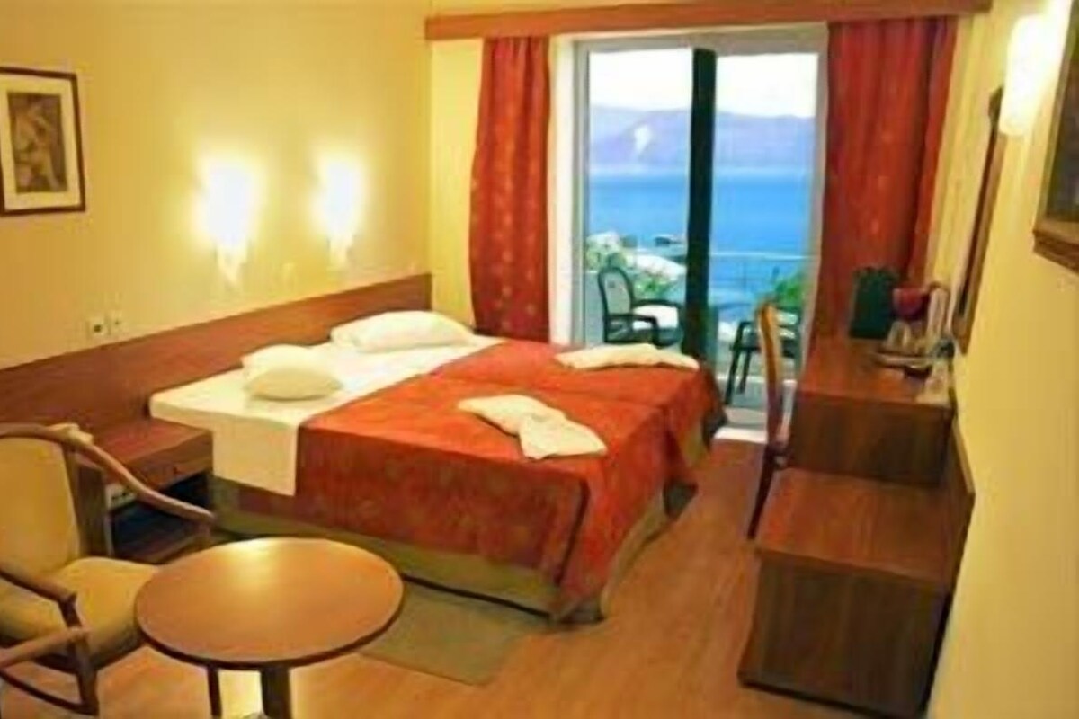 Premium bedding, soundproofing, free WiFi