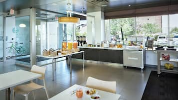 Free daily continental breakfast