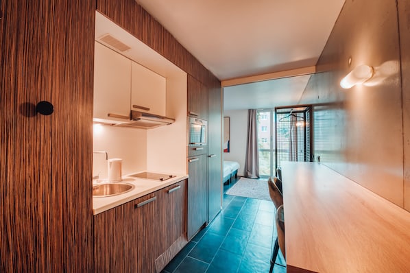 Fridge, microwave, stovetop, coffee/tea maker