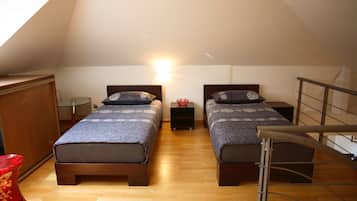 Apartamento de lujo, 2 habitaciones (1 to 4 Guests) | Minibar, caja fuerte, escritorio y sistema de insonorización