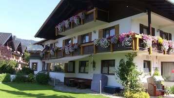 Seasonal outdoor pool, pool umbrellas, sun loungers