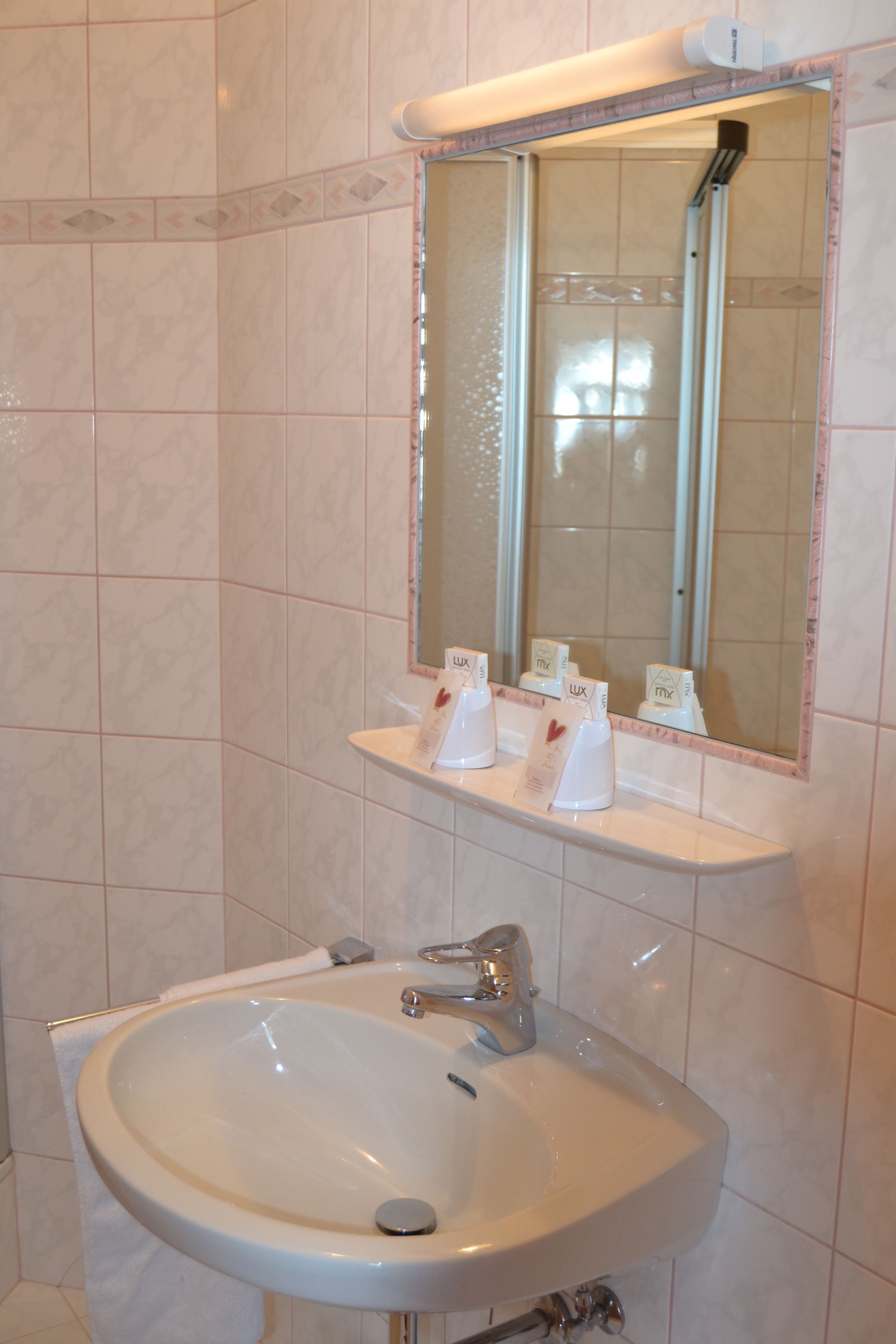 triple room | bathroom sink