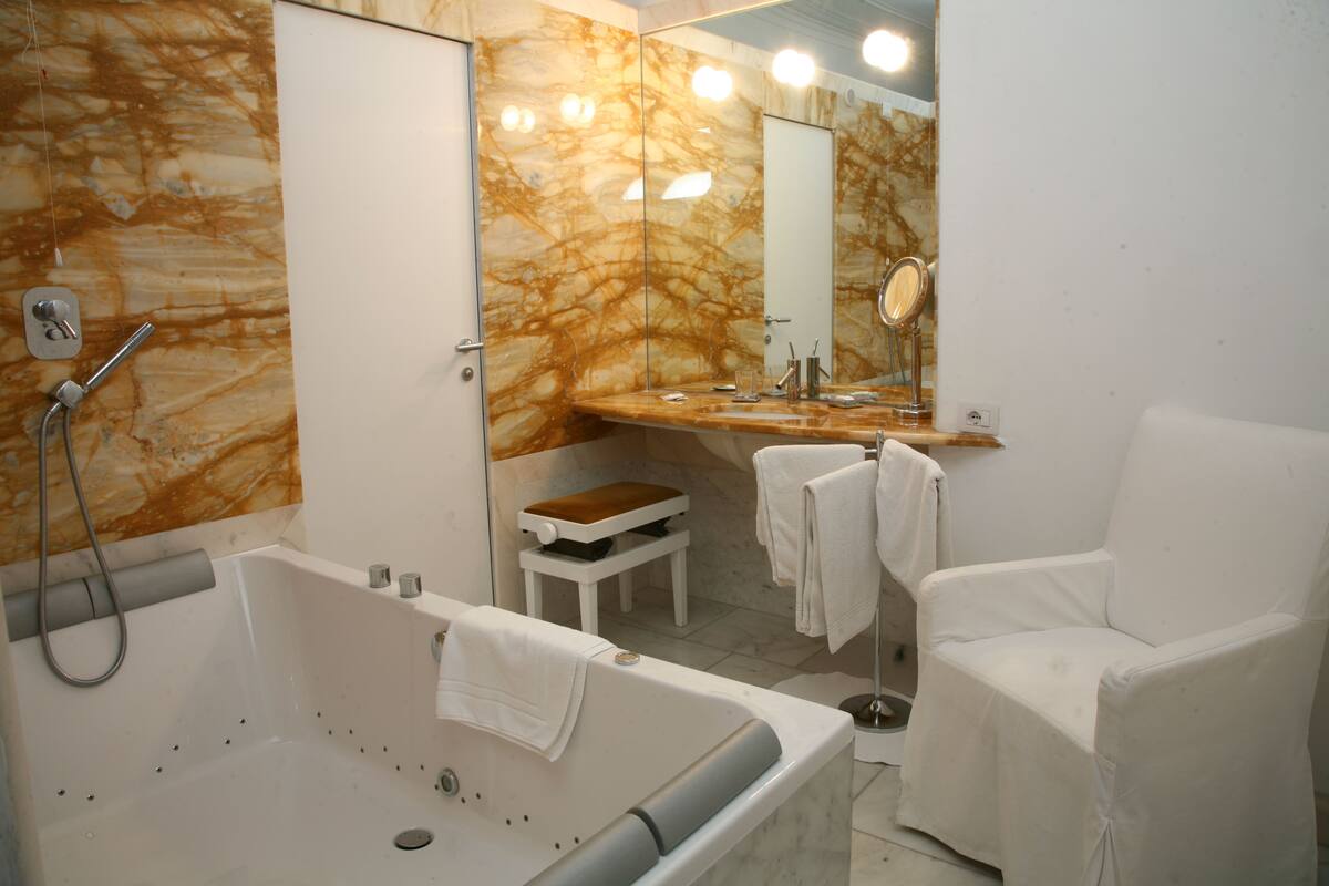standard room | bathroom | rainfall showerhead, free toiletries, hair dryer, bidet