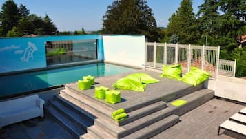 Außenpool, Liegestühle