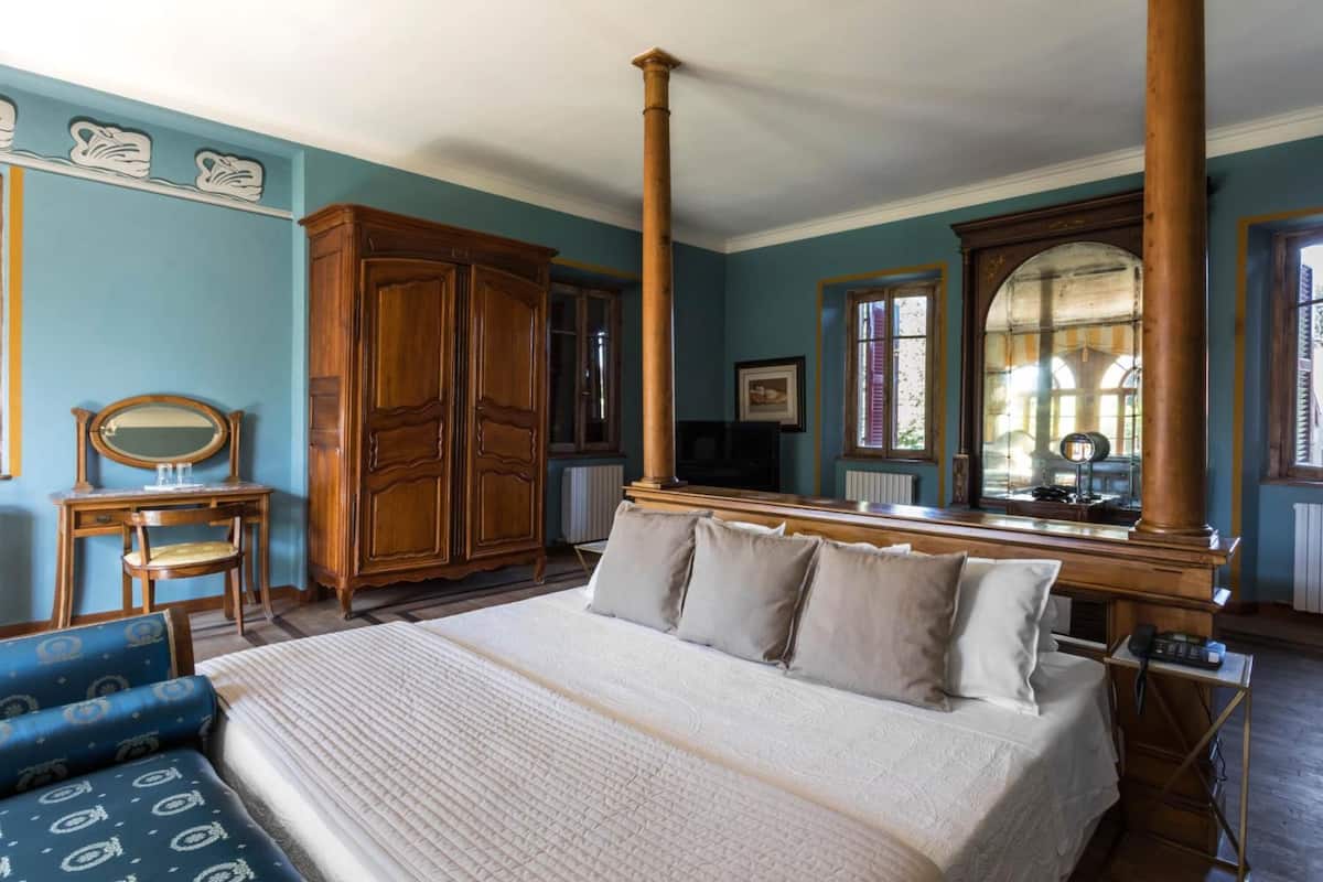 premium bedding, select comfort beds, individually decorated, desk