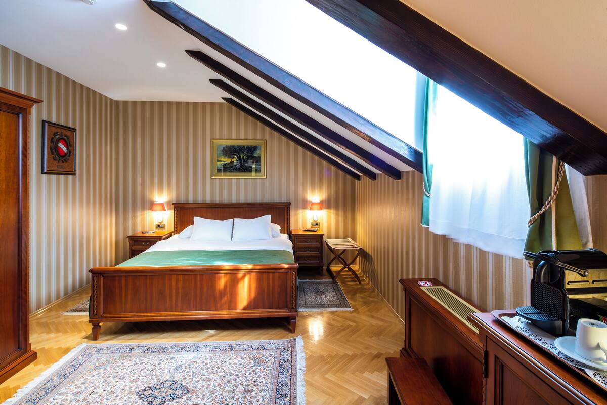 standard room | hypo-allergenic bedding, minibar, in-room safe, individually decorated