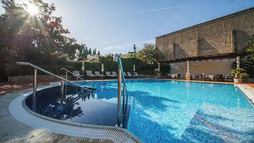 Hồ bơi ngoài trời, lều miễn phí, dù/ô trên bãi biển/hồ bơi