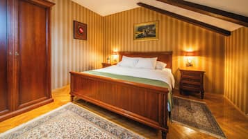 Bộ đồ giường kháng dị ứng, minibar, két bảo mật tại phòng