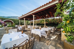Breakfast, lunch, dinner served; al fresco dining