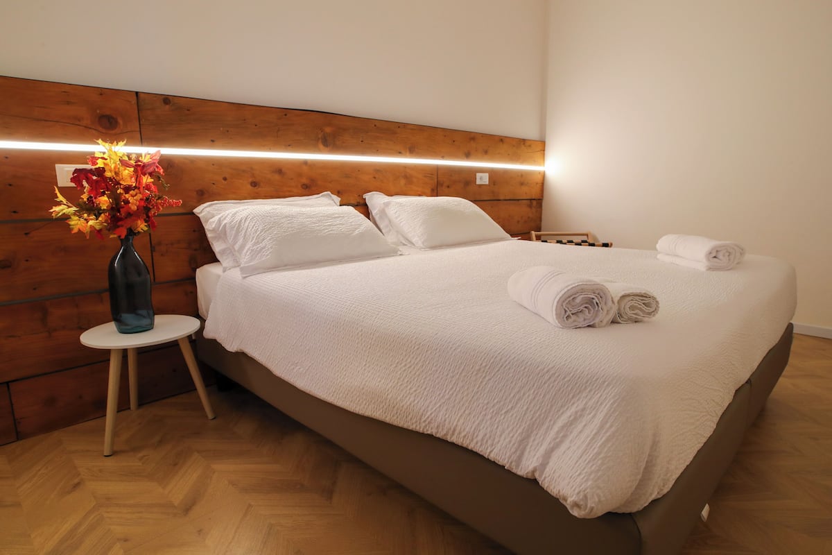 Superior kamer, 1 twee- of 2 eenpersoonsbedden | Woonruimte | Flatscreentelevisie