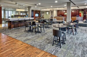 供应早餐和晚餐