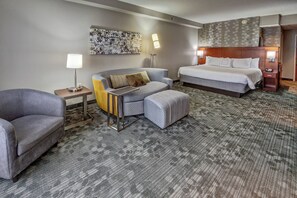 Hypo-allergenic bedding, desk, blackout drapes, iron/ironing board - Courtyard by Marriott Lima (Lima)