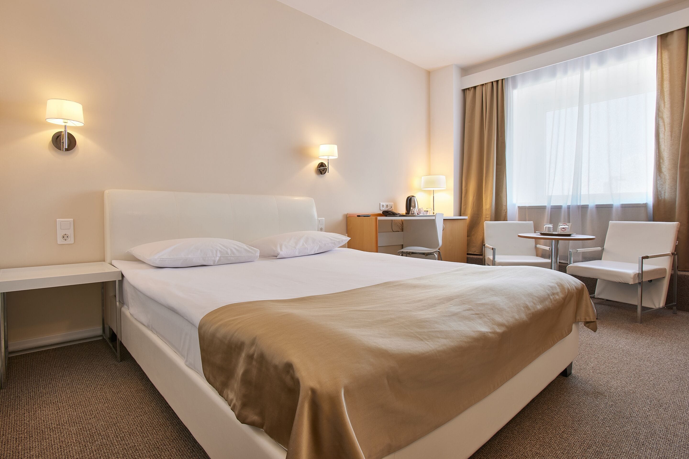 superior double room | in-room safe, desk, free wifi, bed sheets