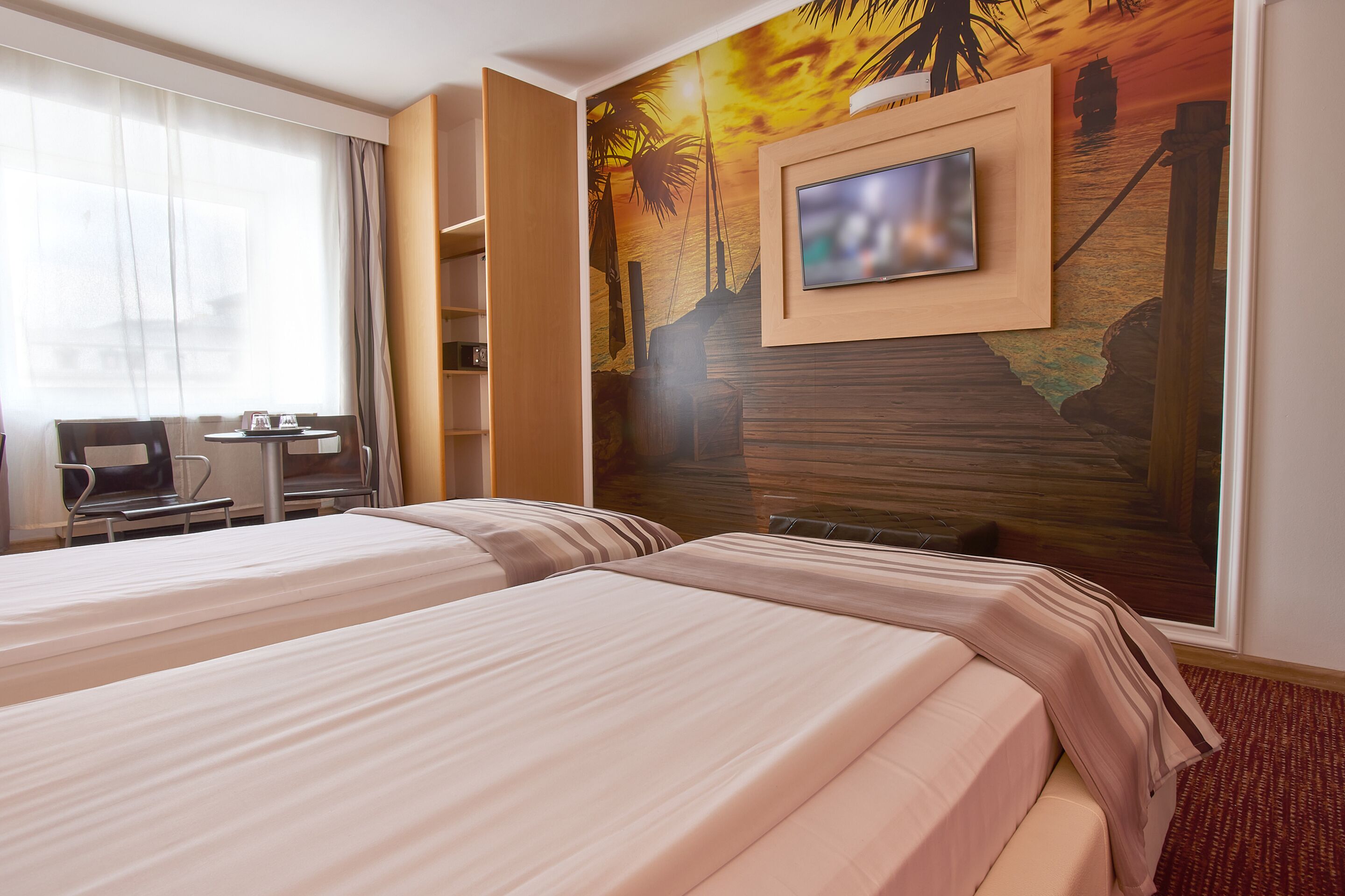standard twin room | in-room safe, desk, free wifi, bed sheets