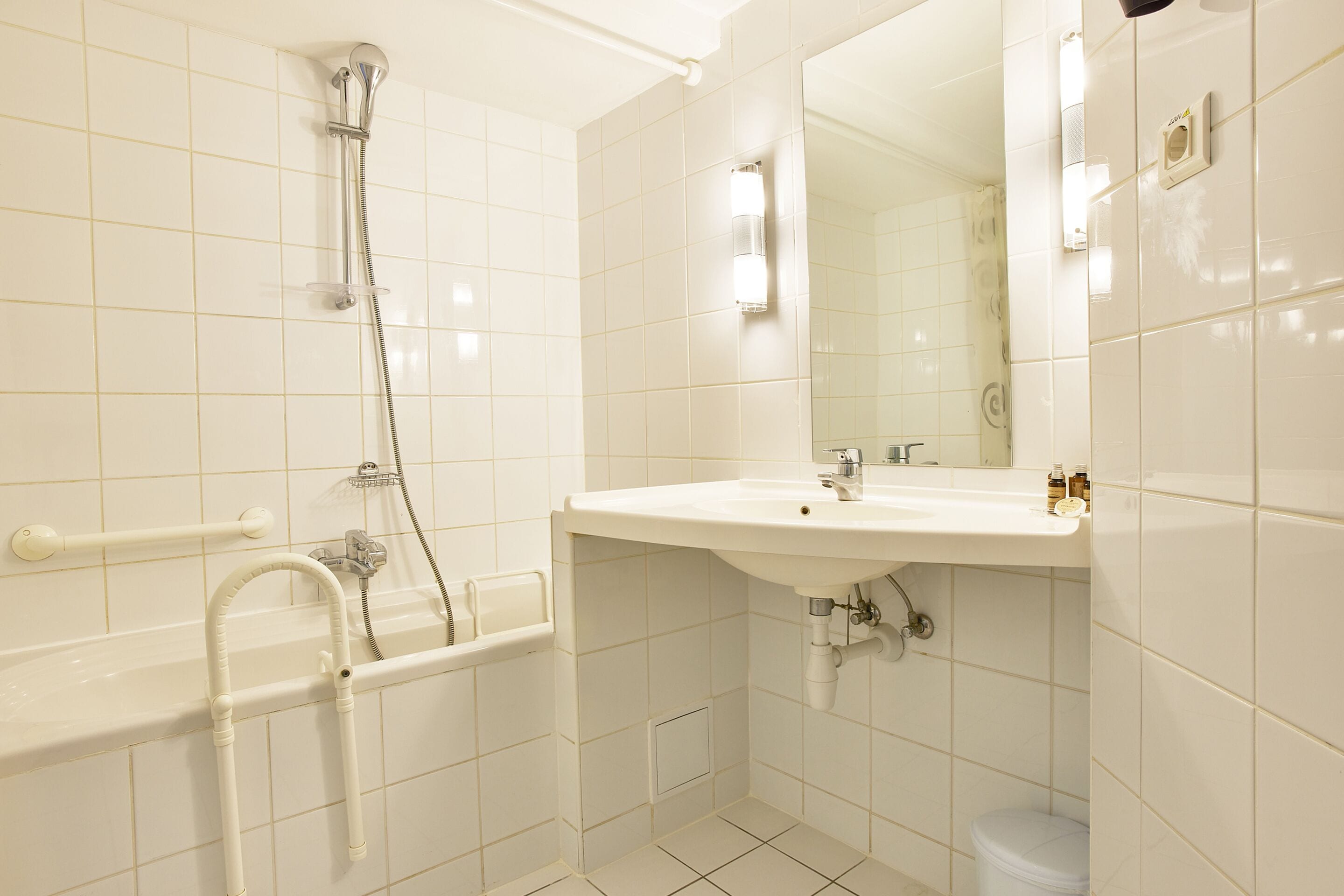 superior double room | bathroom | shower, hair dryer, towels