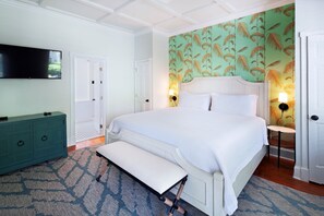 Deluxe King - Newly Remodeled | Tabla de planchar con plancha, wifi gratis, ropa de cama