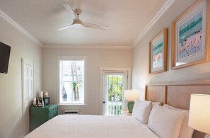 Iron/ironing board, free WiFi, bed sheets - Coco Plum Inn (Key West)