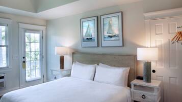 Standard Room, 1 King Bed - Newly Remodeled | Bügeleisen/Bügelbrett, kostenloses WLAN, Bettwäsche