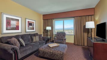 Rom – president, 1 kingsize-seng, ikke-røyk | Oppholdsområde | En 32-tommers Flatskjerm-TV med kabel-kanaler samt TV