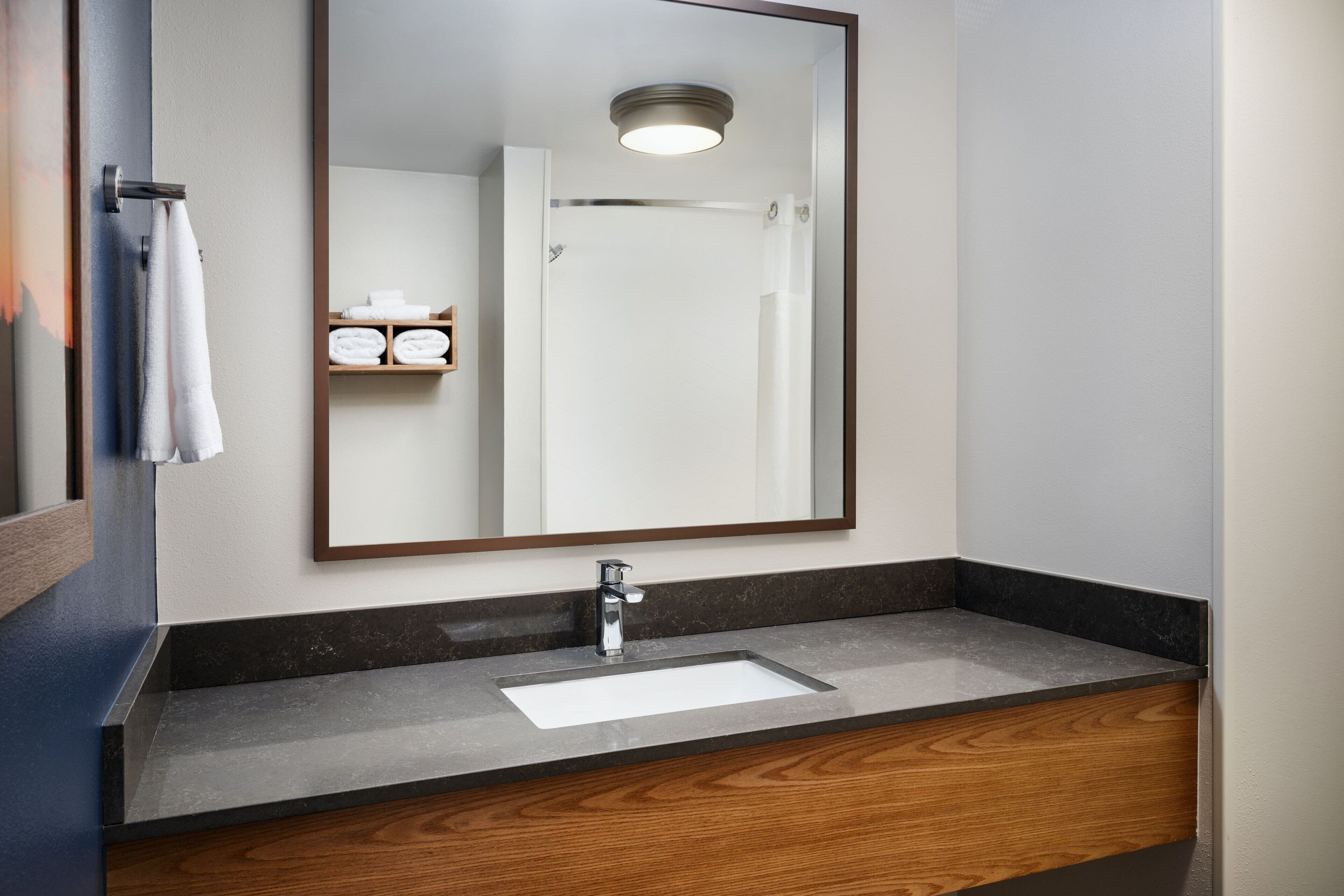 combined shower/bathtub, eco-friendly toiletries, hair dryer, towels