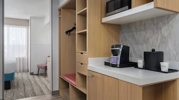 ห้องจูเนียร์สวีท, เตียงคิงไซส์ 1 เตียง | ผ้าปูที่นอนฝ้ายอียิปต์, เครื่องนอนป้องกันสารก่อภูมิแพ้