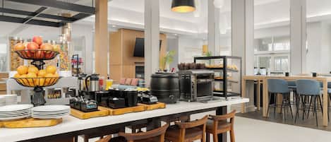 Tägliches Frühstücksbuffet (16.00 USD pro Person)