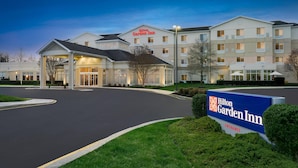 A Hilton Garden Inn with a modern design, featuring a large entrance and multiple floors.
