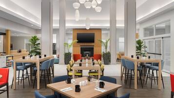 Déjeuner et souper servis sur place, cuisine américaine