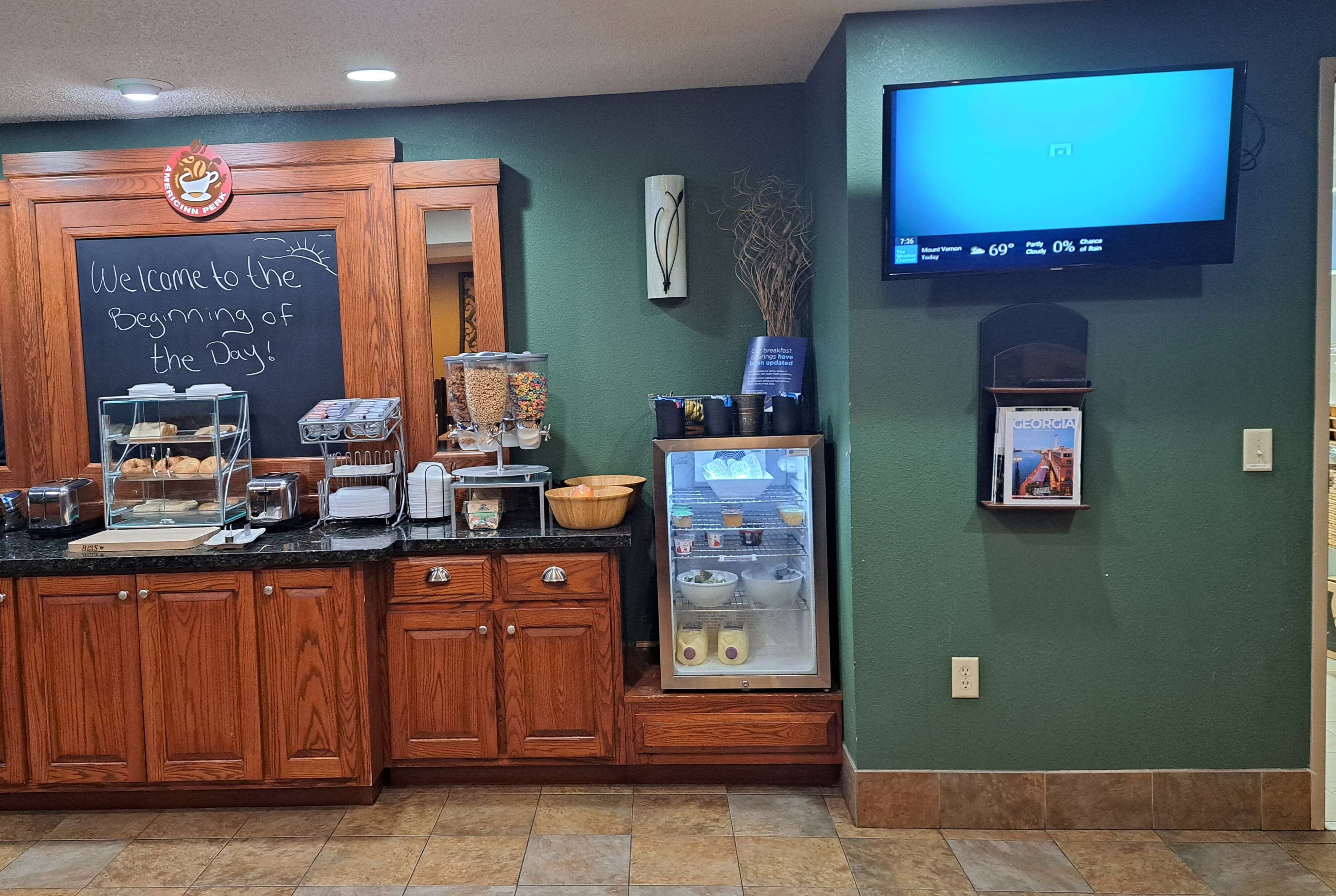 free daily full breakfast