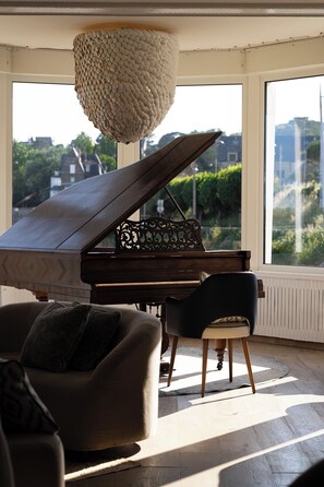 ロビーラウンジ