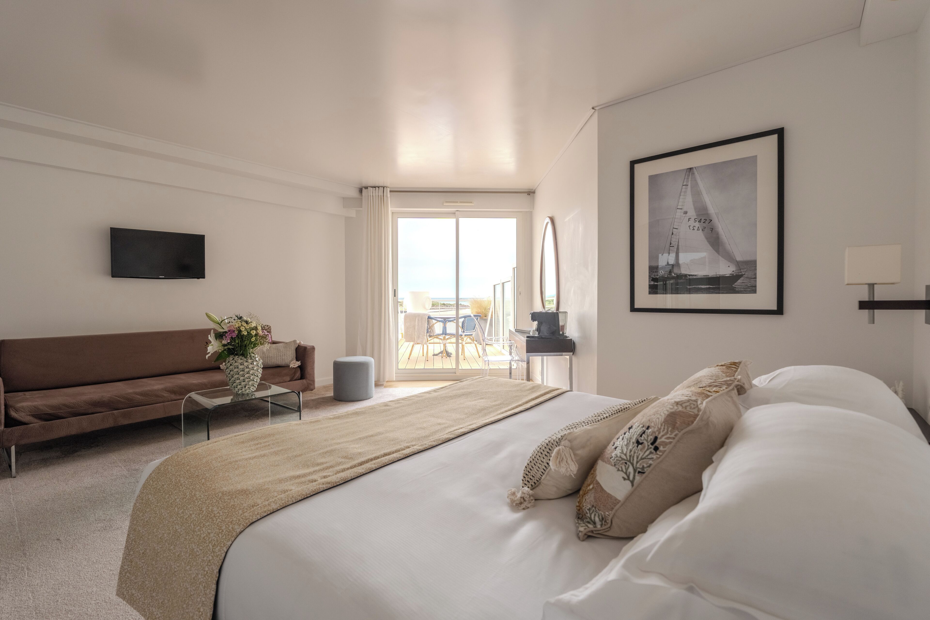 Chambre Triple Supérieure, balcon, vue mer | Literie de qualité supérieure, minibar, coffres-forts dans les chambres