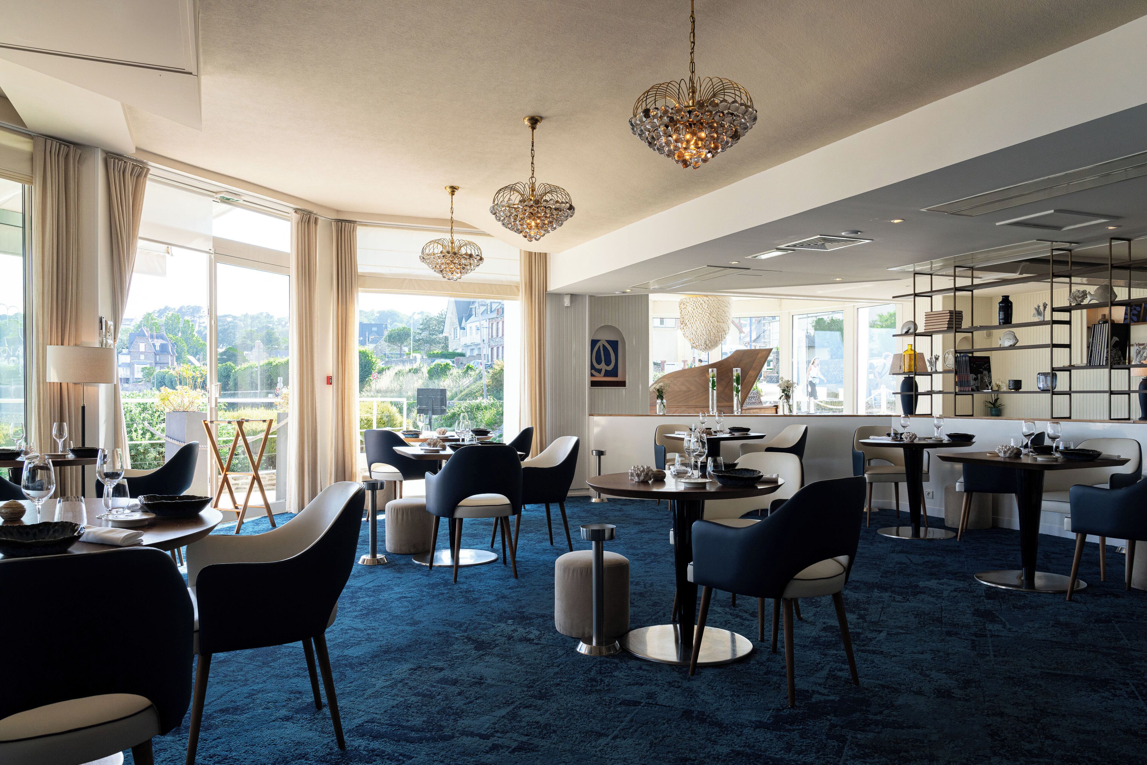 Serveert ontbijt, diner, Franse gerechten, uitzicht op de zee 