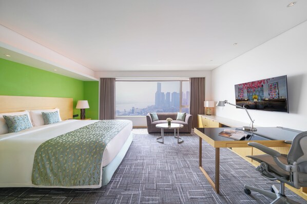 Deluxe-rum - 1 kingsize-säng | Minibar, värdeförvaringsskåp på rummet och skrivbord