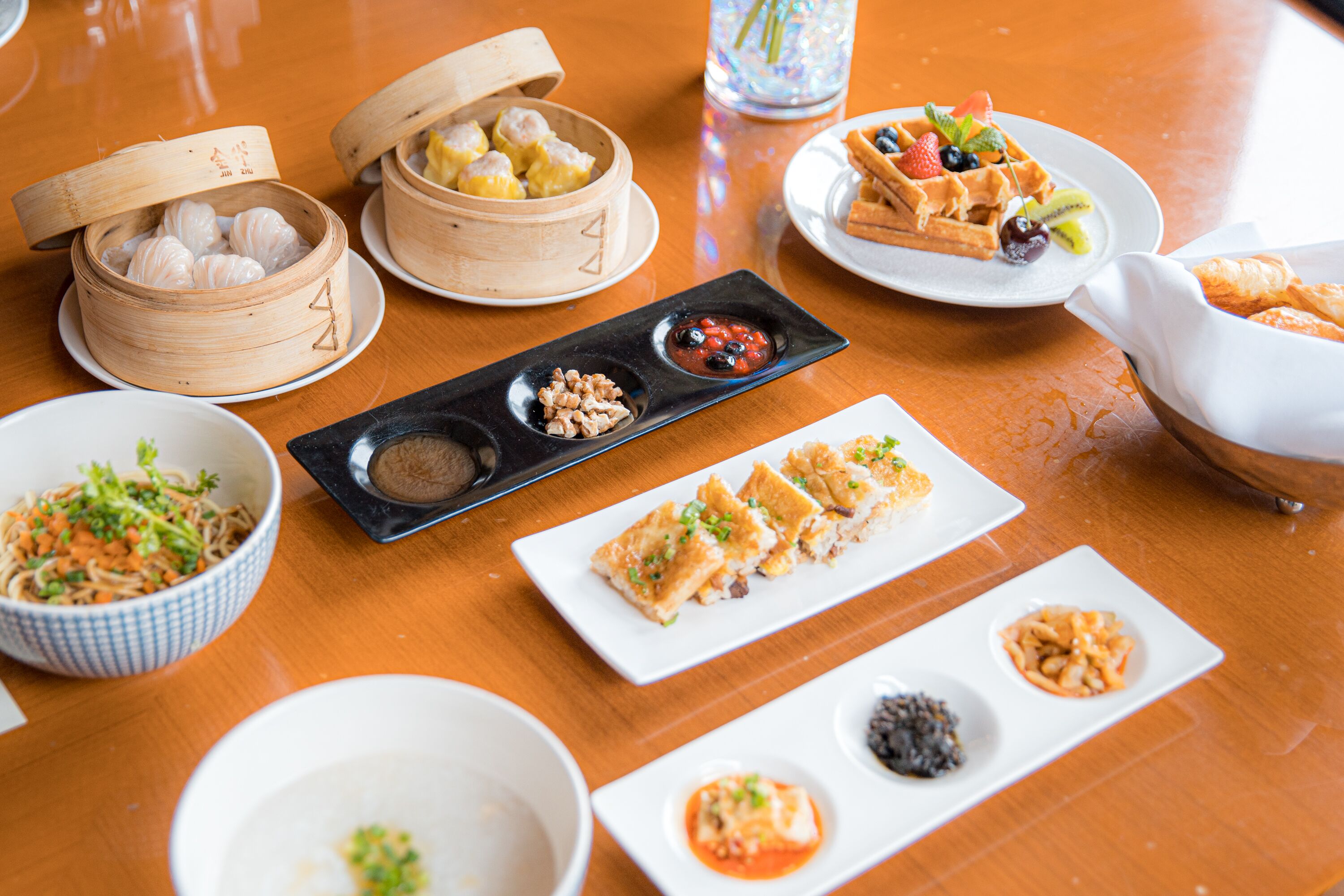 Daily buffet breakfast (CNY 128 per person)