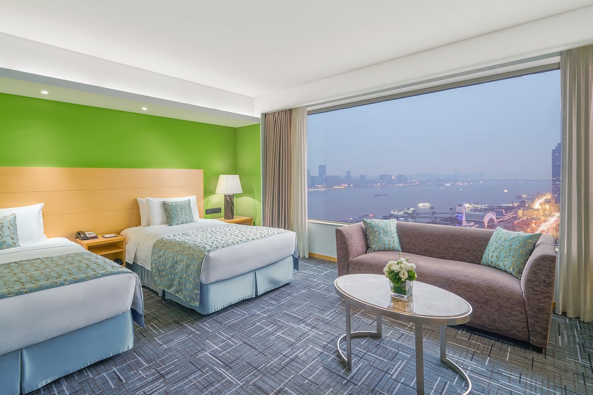 minibar, in-room safe, desk, laptop workspace