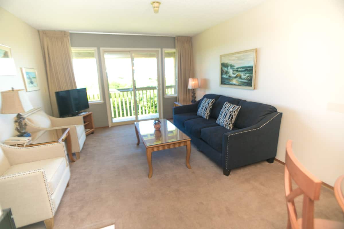 Suite, One Bedroom, 3rd Floor, Ocean View (No Pets) | Individually decorated, individually furnished, blackout drapes