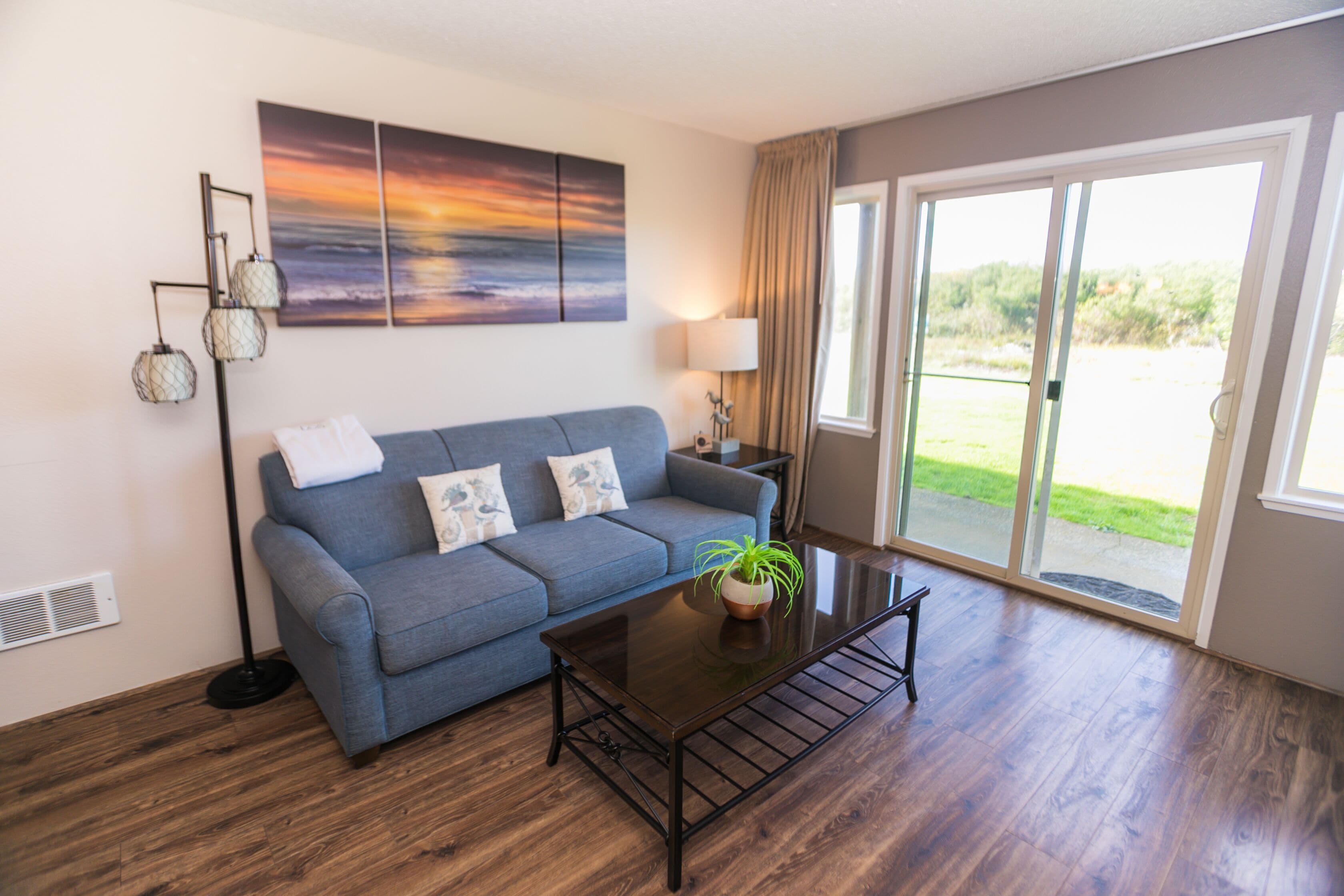 suite, one bedroom, 1st floor (pet friendly) | garden view