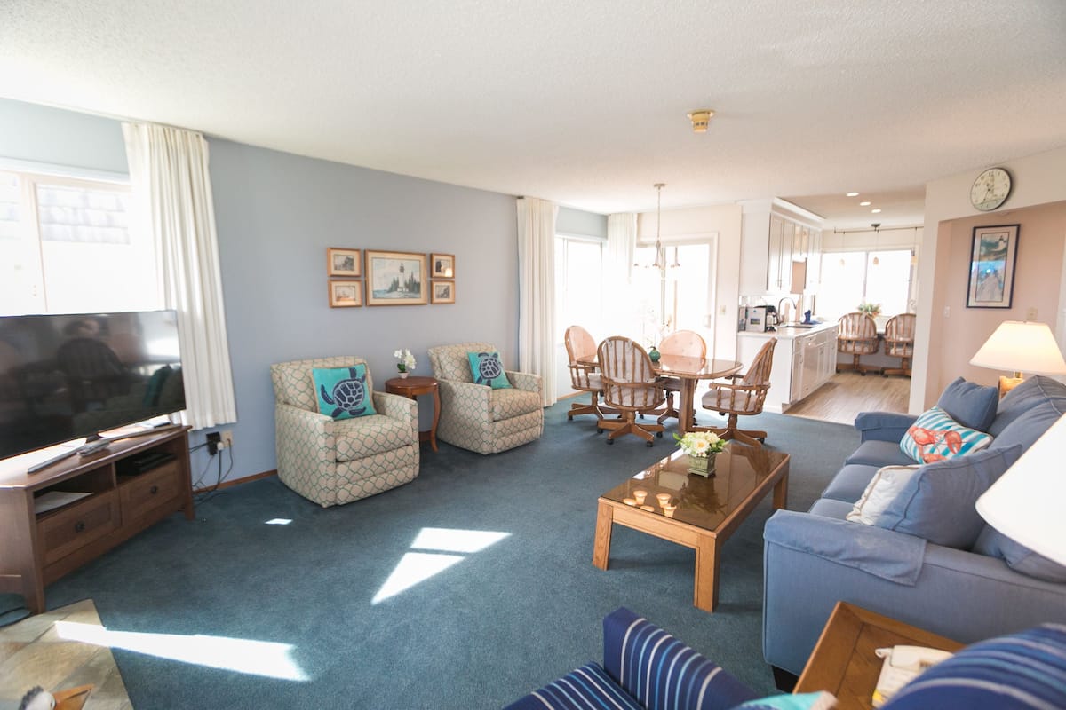 Suite, Two Bedrooms Wing, 3rd Floor, Partial View (No Pets) | Individually decorated, individually furnished, blackout drapes