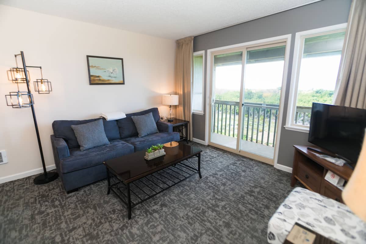 Suite, One Bedroom, 3rd Floor, Ocean View (Dog-Friendly) | Individually decorated, individually furnished, blackout drapes