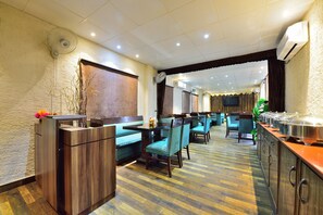3 restauranter, lunsj serveres