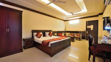 Clark Premium | 1 bedroom, premium bedding, down duvets, Tempur-Pedic beds