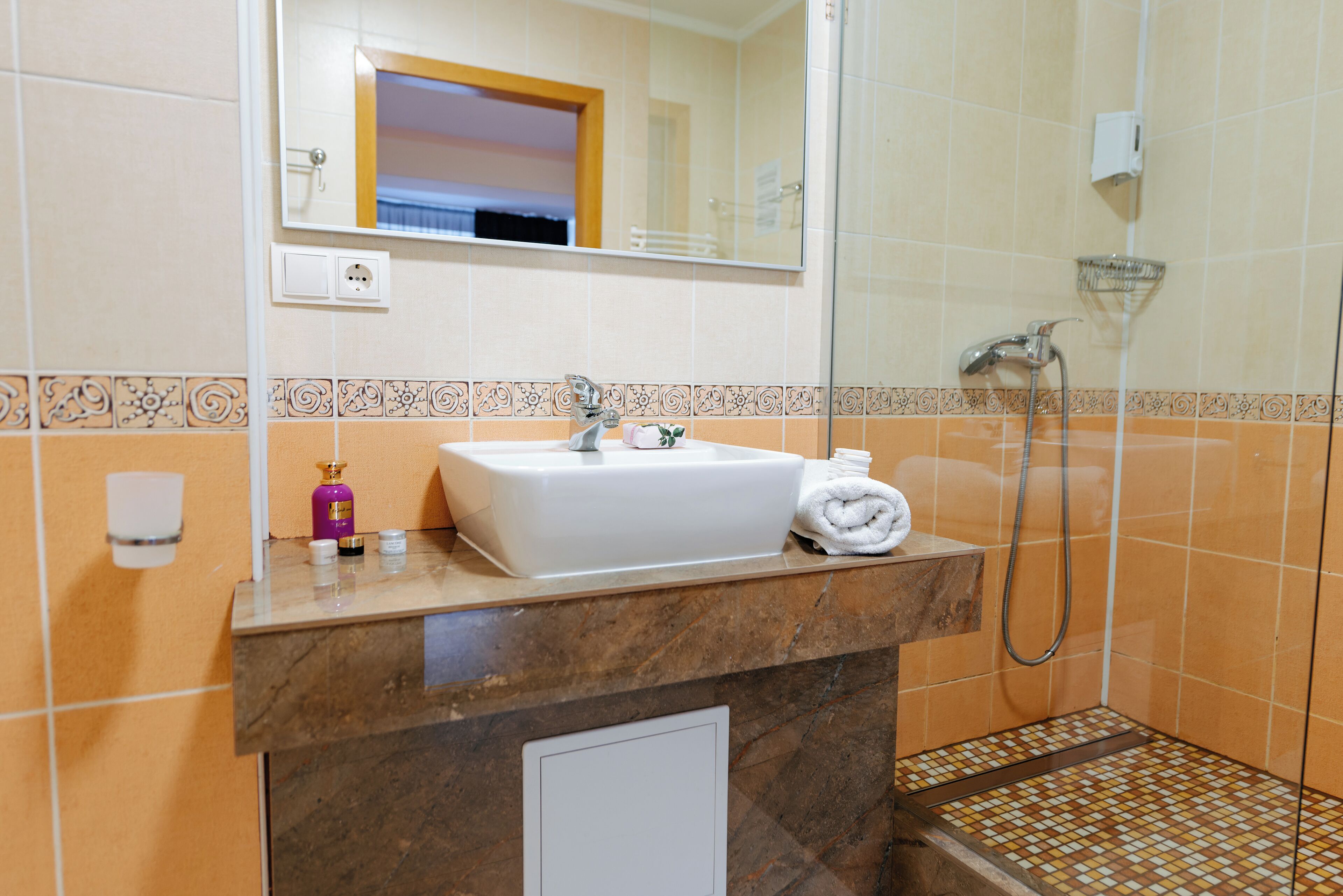 shower, free toiletries, hair dryer, slippers