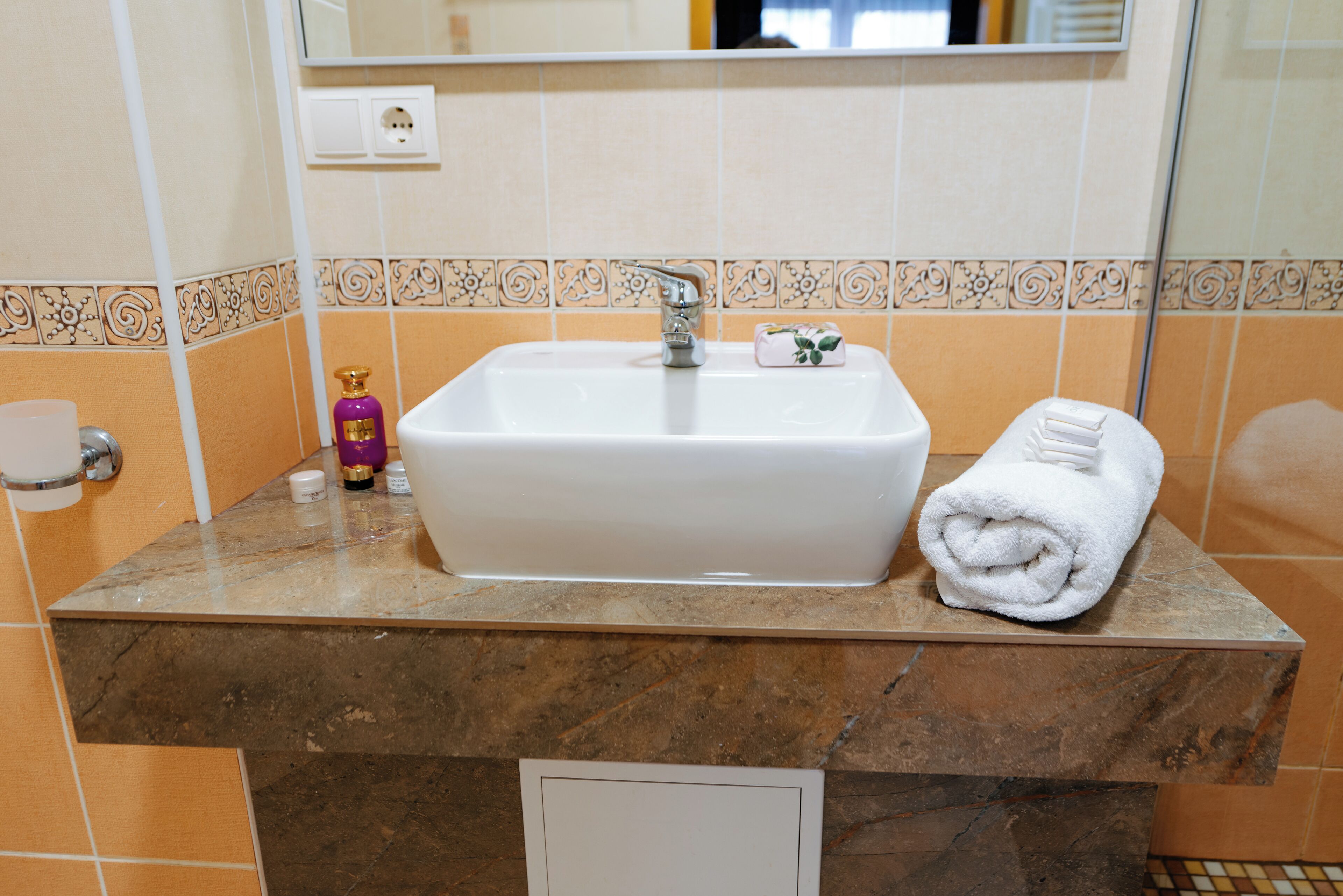 shower, free toiletries, hair dryer, slippers